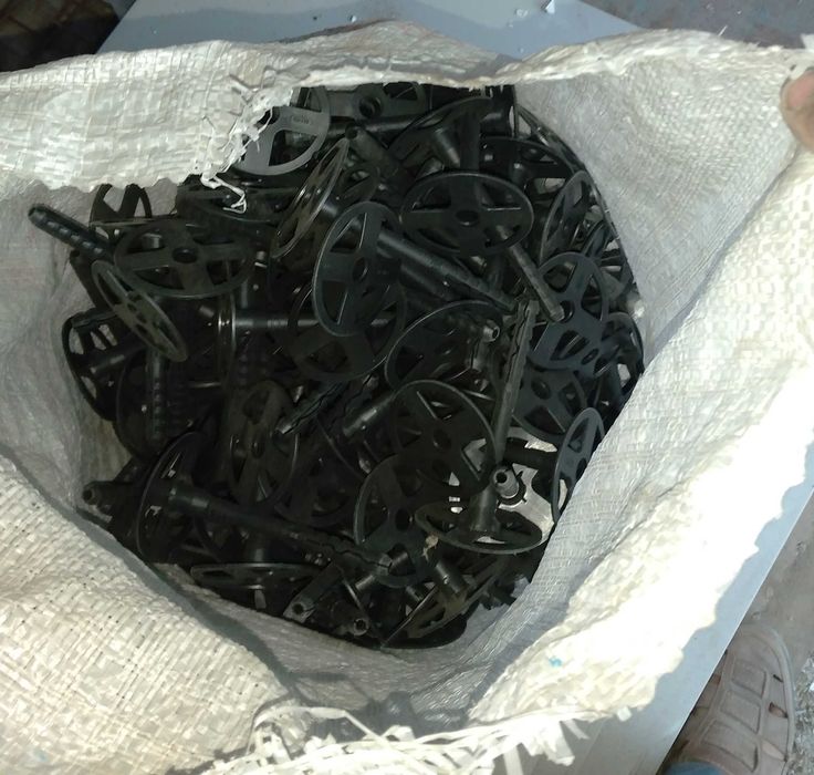 Продам пластиковый дюбель зонтик или грибки держатель теплоизоляции