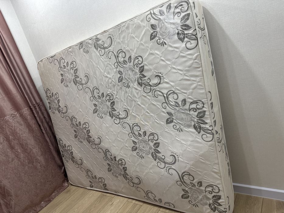 Матрас белый     200-160см  размер