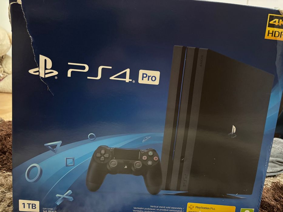 Vând Playstation PS 4 PRO