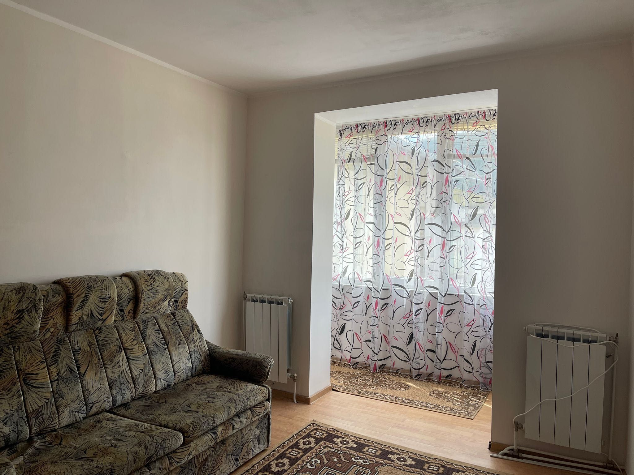Închiriez apartament mobilat - 3 camere in Precista