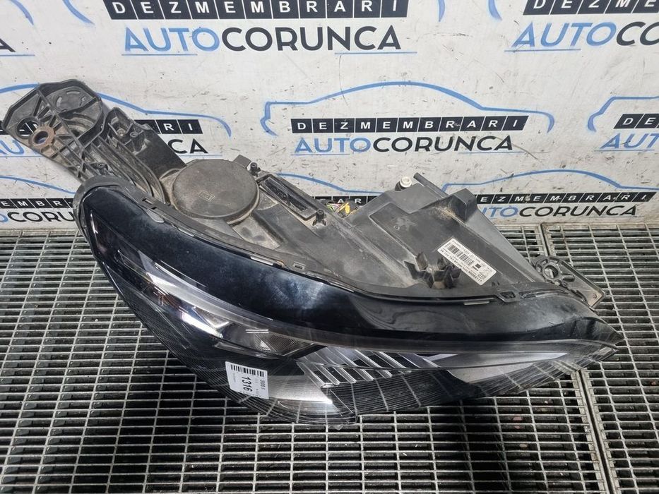 Far Dreapta Peugeot 3008 II 2016 - 2020 SUV 4 Usi (1316) Fara xenon .P900851172955