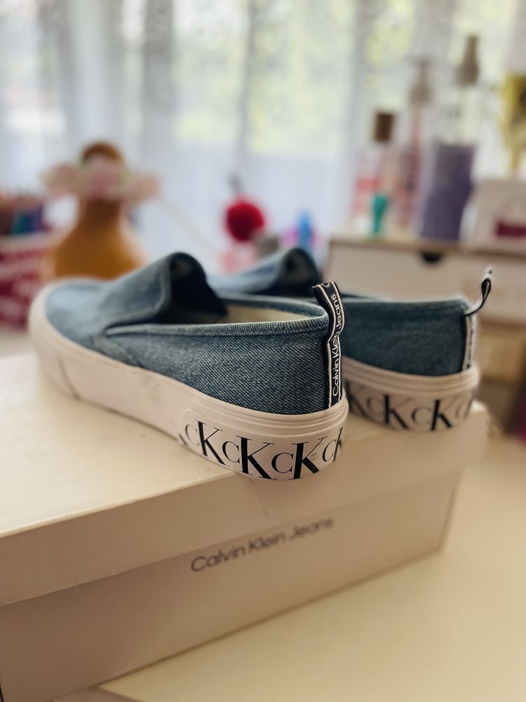 Calvin Klein гуменки от деним
