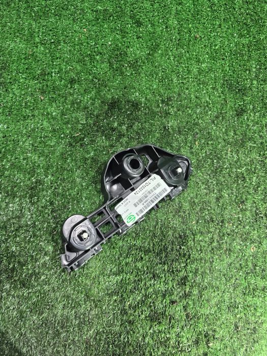 Крепление бампера переднего правое  Камри 70 Новое дубликат Camry 70