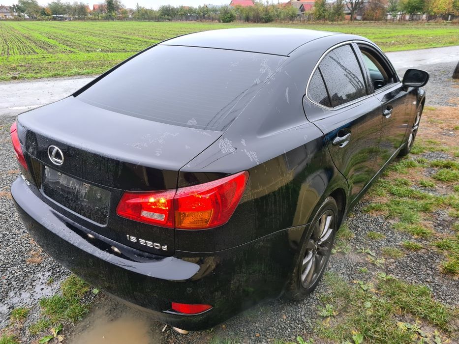 Dezmembrez lexus is220 2009 2.2 DCAT