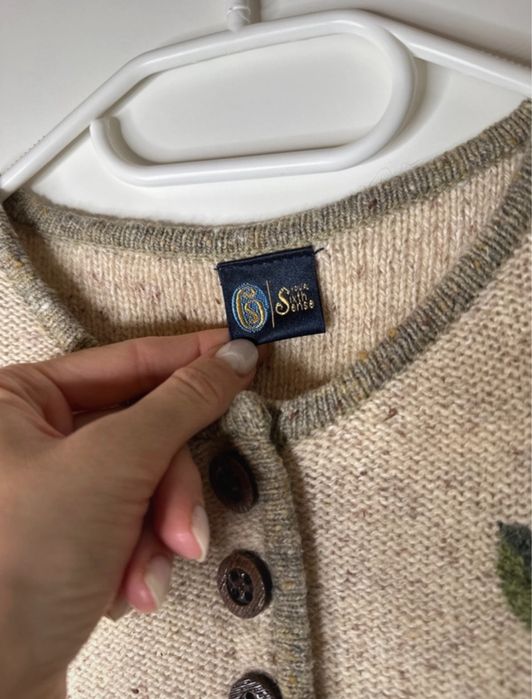 Bluză C&A cu lână și mătase în compoziție