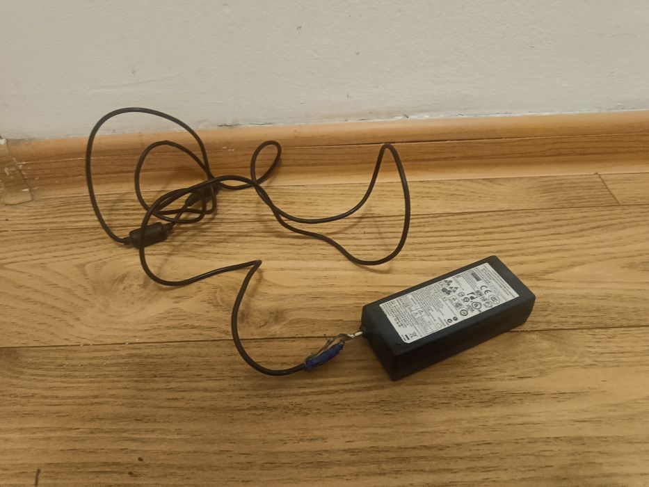 Очень много разъёмов для устройств.