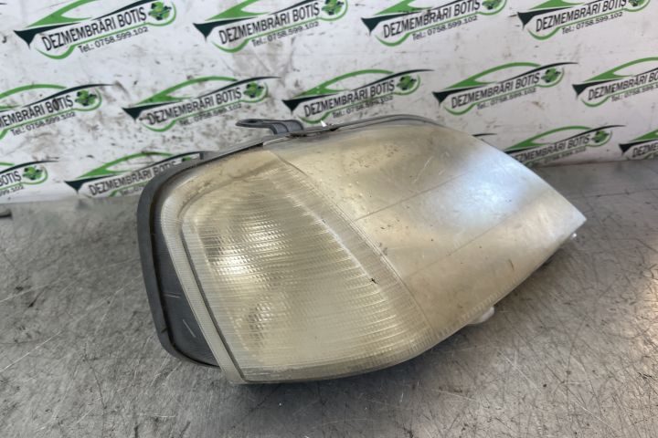 Far dreapta Dacia Logan prima generatie