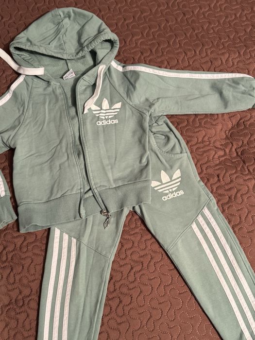 Продам костюмы на девочку