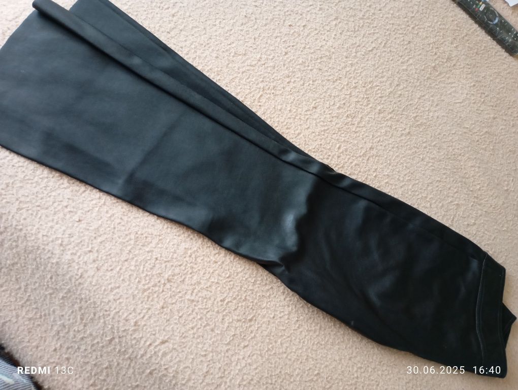 Pantaloni imitație de piele negri 76 cm talie