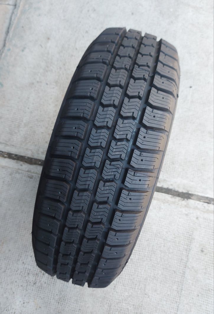O bucată 225/70 R15C M+S iarnă - una Semperit Fulda Continent