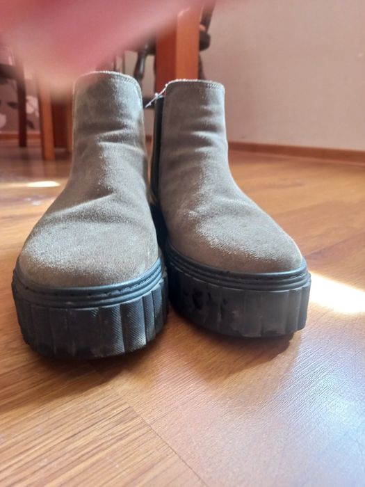 Боти Tamaris н.41,кларкове Vagabond н.40стелка 26,5см