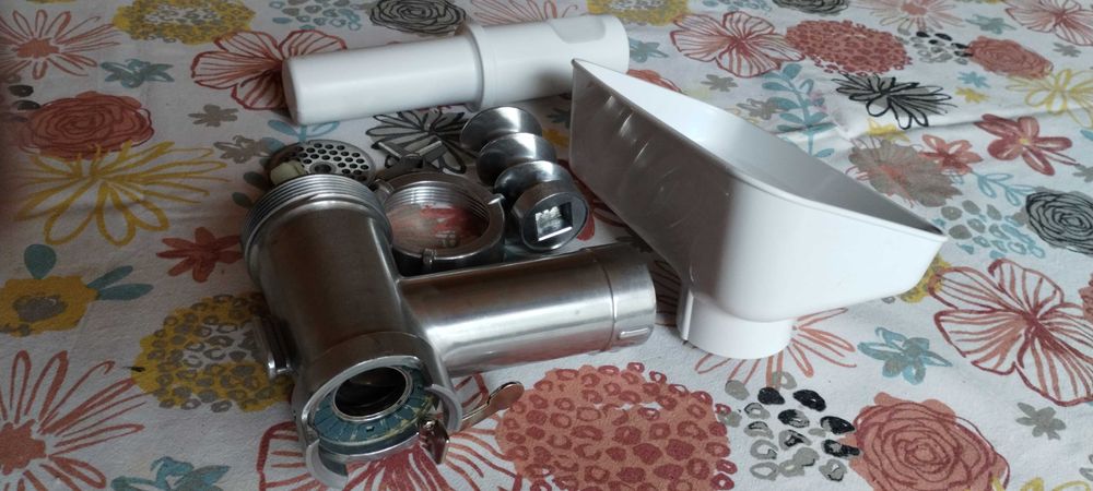 Accesoriu de tocat carne compatibil cu robotii de bucatarie Bosch MUM5