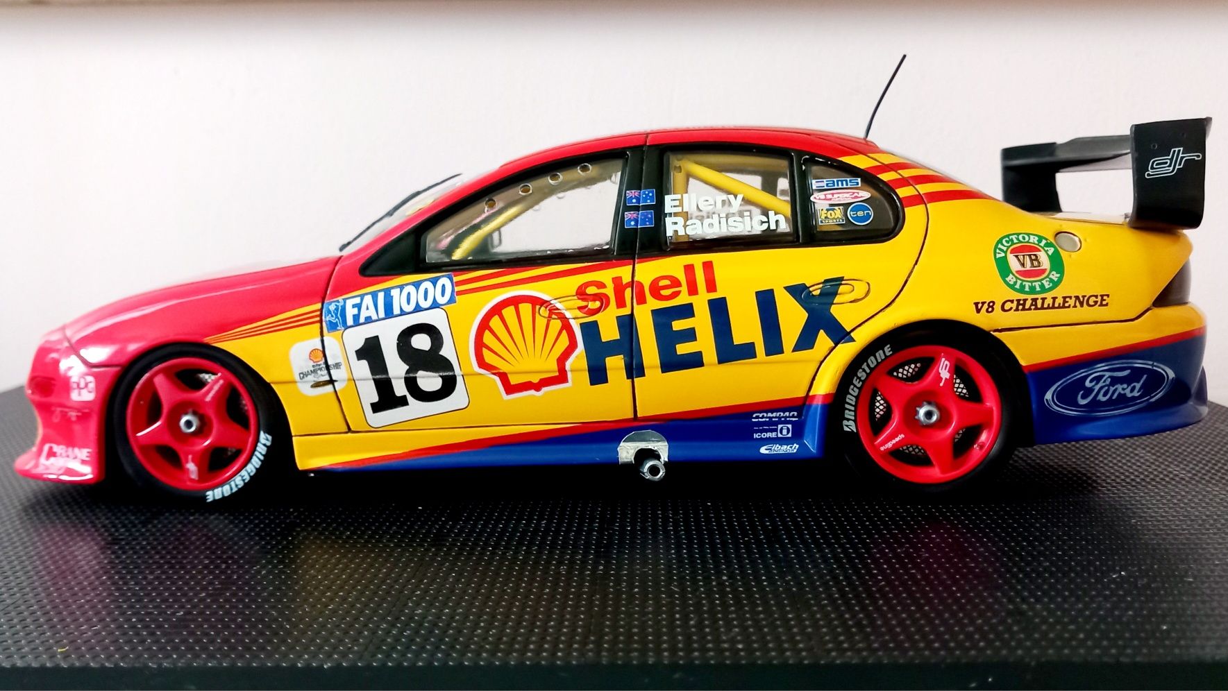 Classic Carlectables 1999 Ford Falcon 1/18