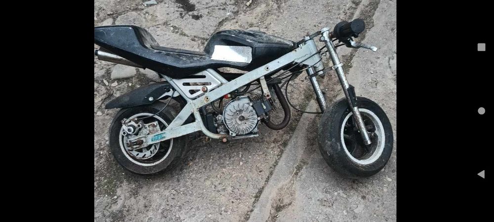 Vînd motoreta copiii nu pornește