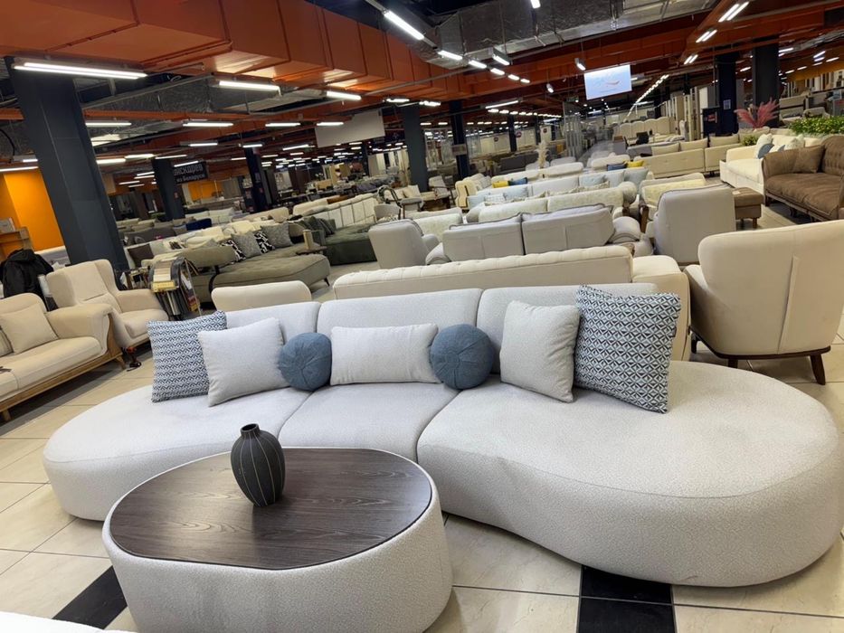 Столы и стулья   В зал и в кухню