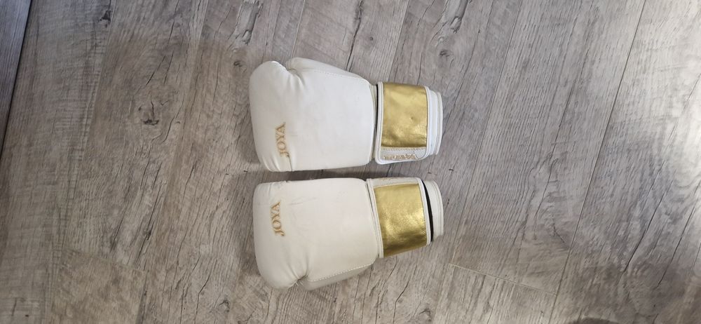 Vând echipament pentru kickboxing