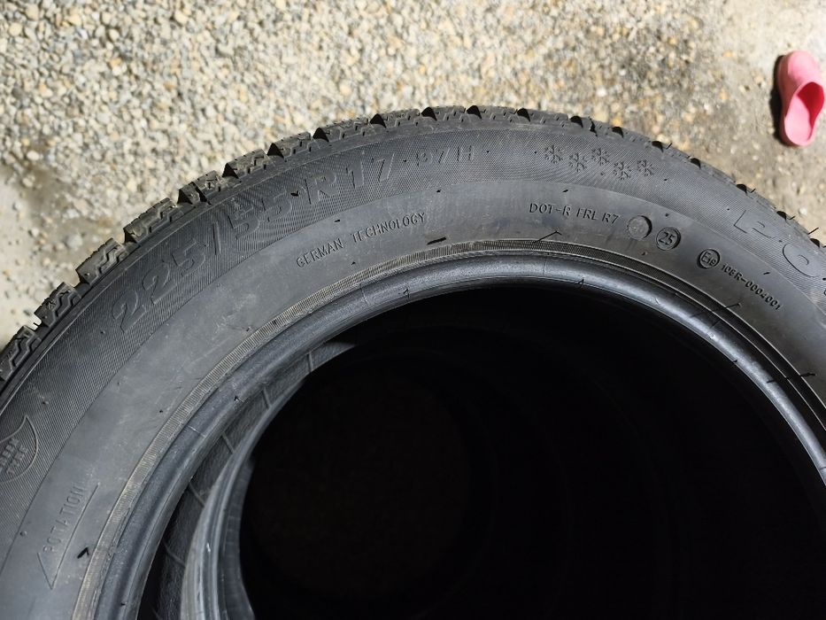 De vânzare 4 cauciucuri noi de iarna