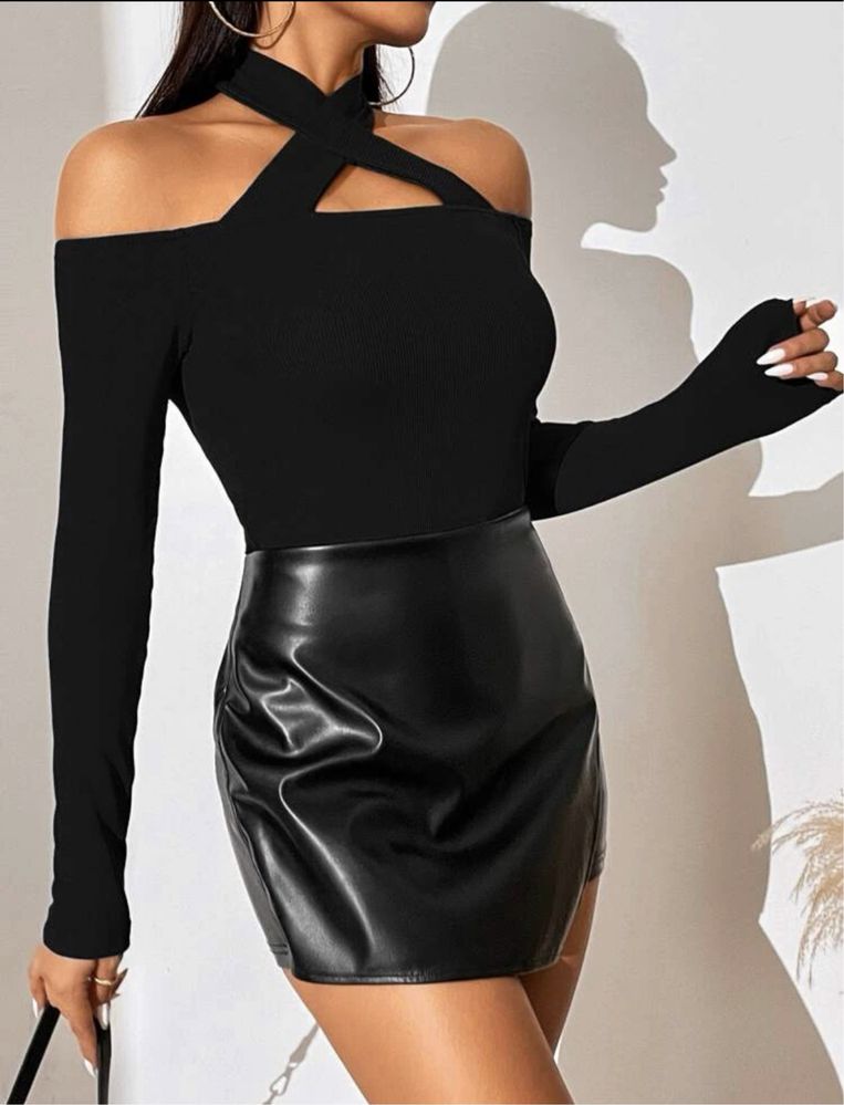 Bluza neagra cu bretele X noua