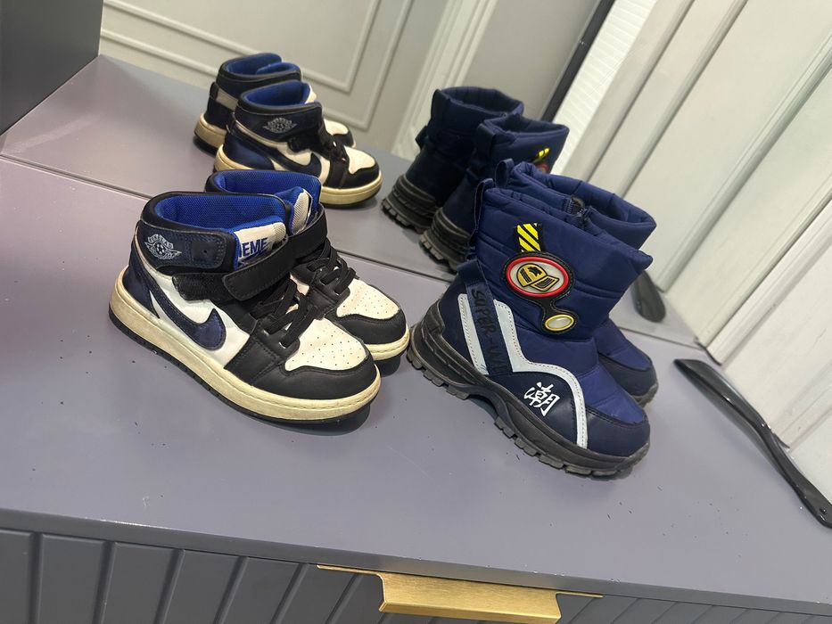 Сапоги и кроссовка для мальчика