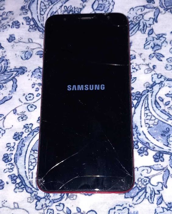 Telefon mobil J6+ ecran putin fisurat