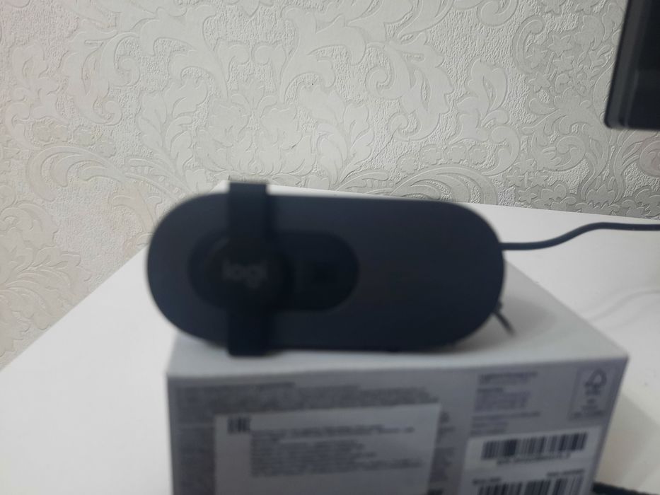 Продам webcam logitech brio 100