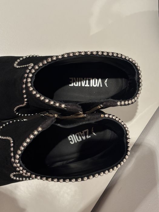 Botine Zadig & Voltaire de piele întoarsă, negre, cu ținte argintii