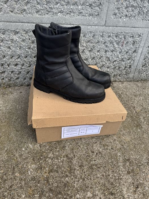 Зимни боти и кубинки от естествена кожа.