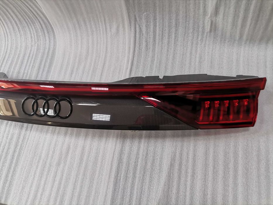 4M8945095AB Нов Carbon Централен Стоп Audi Q8 SQ8 RSQ8