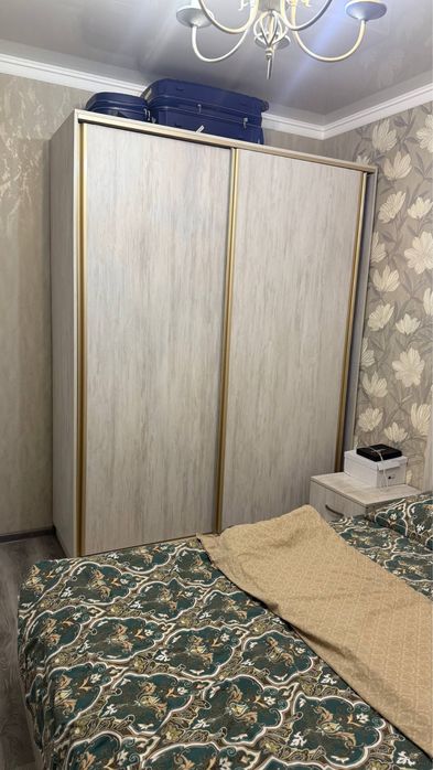 Продам спальную мебель комплект. Кровать, шкаф, 2 тумбочик