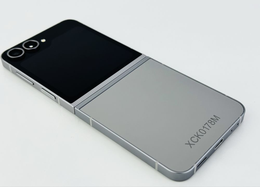 Samsung Galaxy Z Flip 6 5G 256GB 12RAM Silver Перфектен! Гаранция!