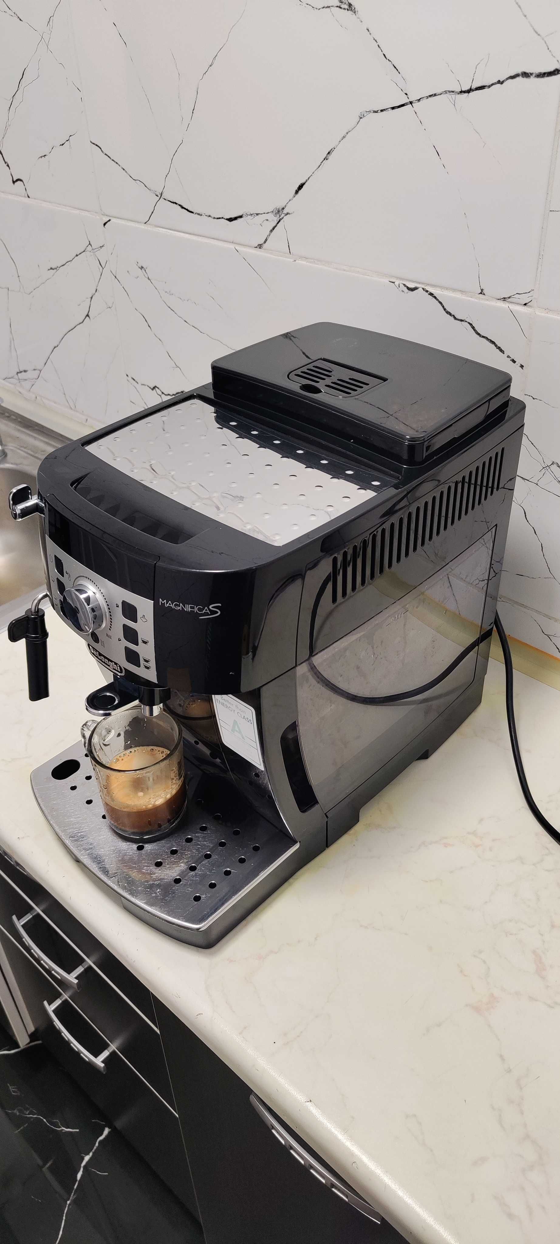 Espressor DeLonghi Magnifica S ECAM 22.110.B Aparat cu Cafea Boabe