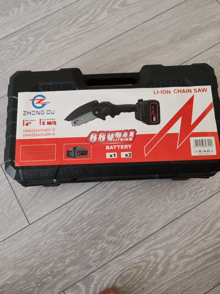 Motofierastrau cu acumulatori