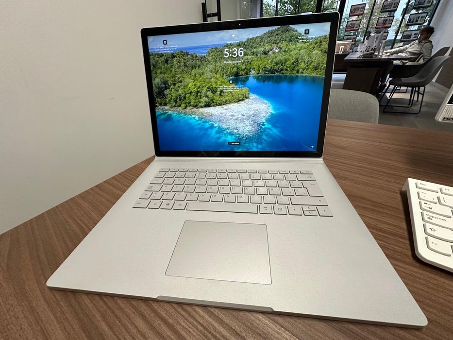 Microsoft Surface Book 2 15 inch