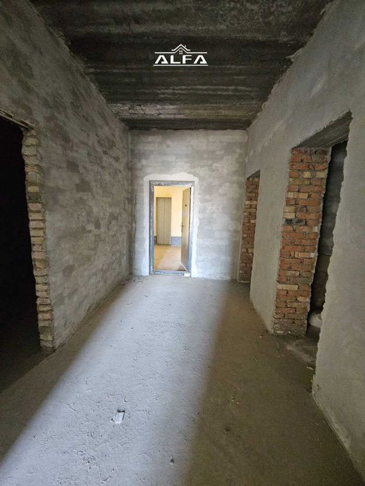 Buxoroda kvartira uy xonadon sotiladi 2 xonali 80m² 4-qavat.