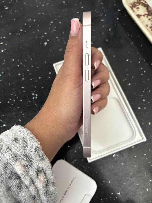 iPhone 13 – Stare impecabilă, cu cutie și huse