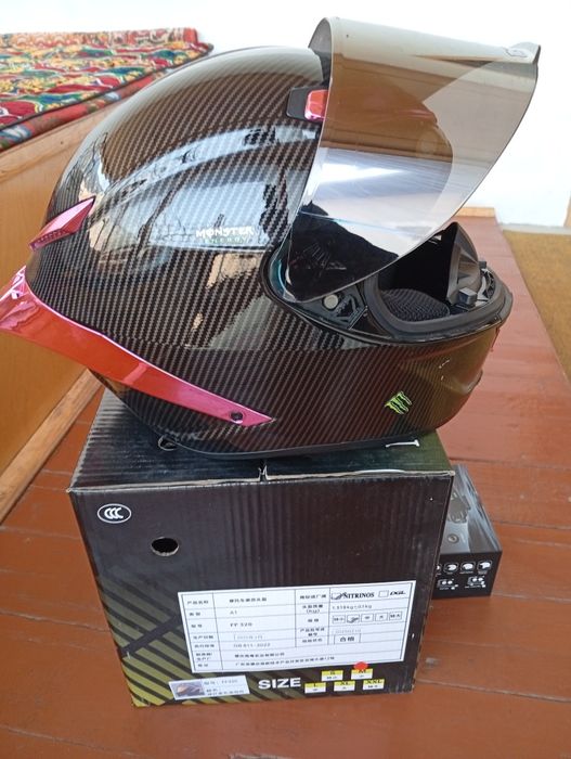 Moto kaska va garniturali camere oladigan insonga tushib beraman