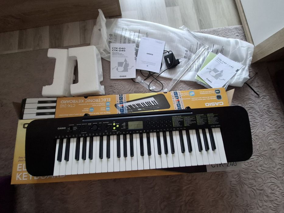 Синтезатор- CASIO CTK-240