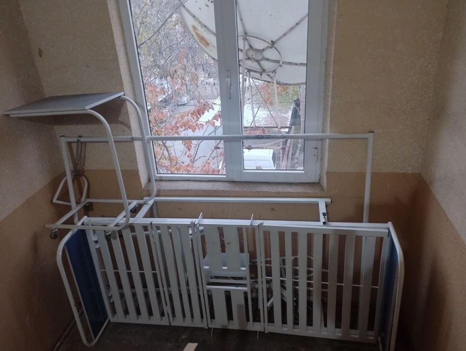 Медицинская функциональная кровать с регулировкой и столиком