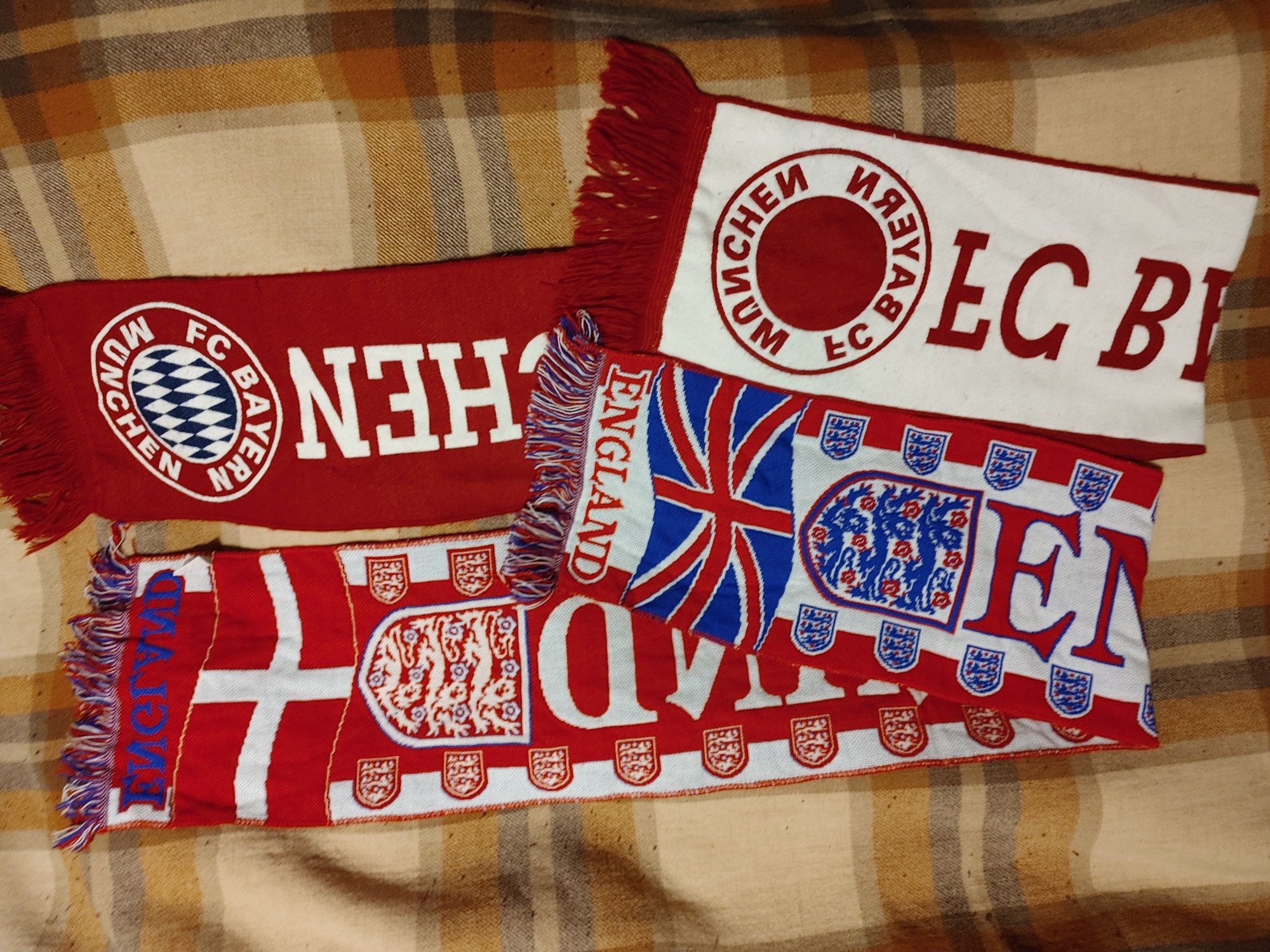 Оригинални футболни шалове -England  и Bayern