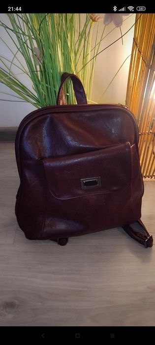 Rucsac bordo, piele ecologica, design casual, model incapator