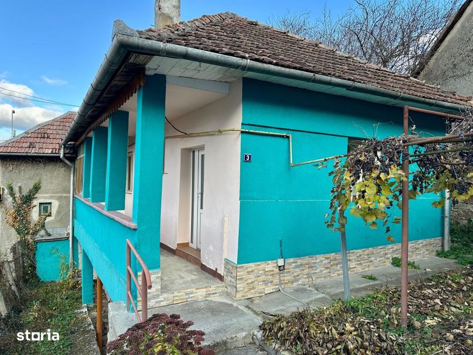 Casa in zona centrala – 52 mp + demisol, curte 200 mp – Dej