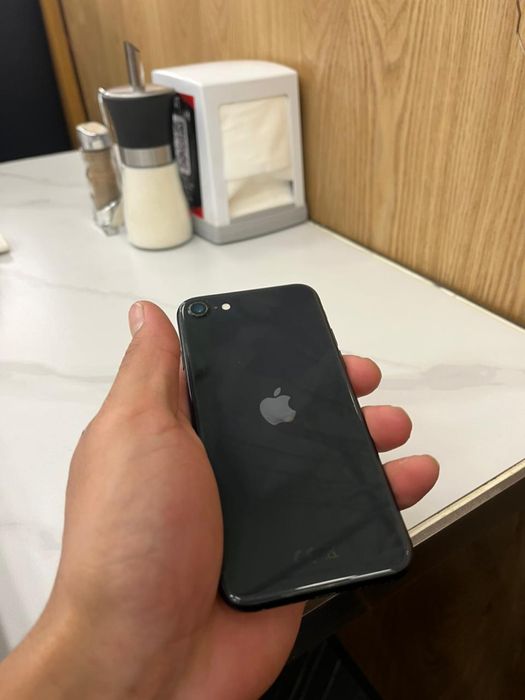 Iphone SE 2023память 128гб