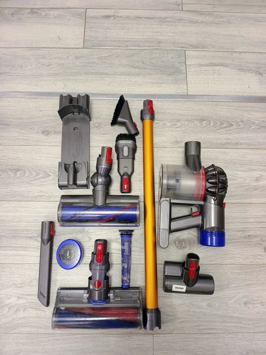 Vând aspirator vertical Dyson V8 Absolute, 425 W, 21.6 V, 0.54 l