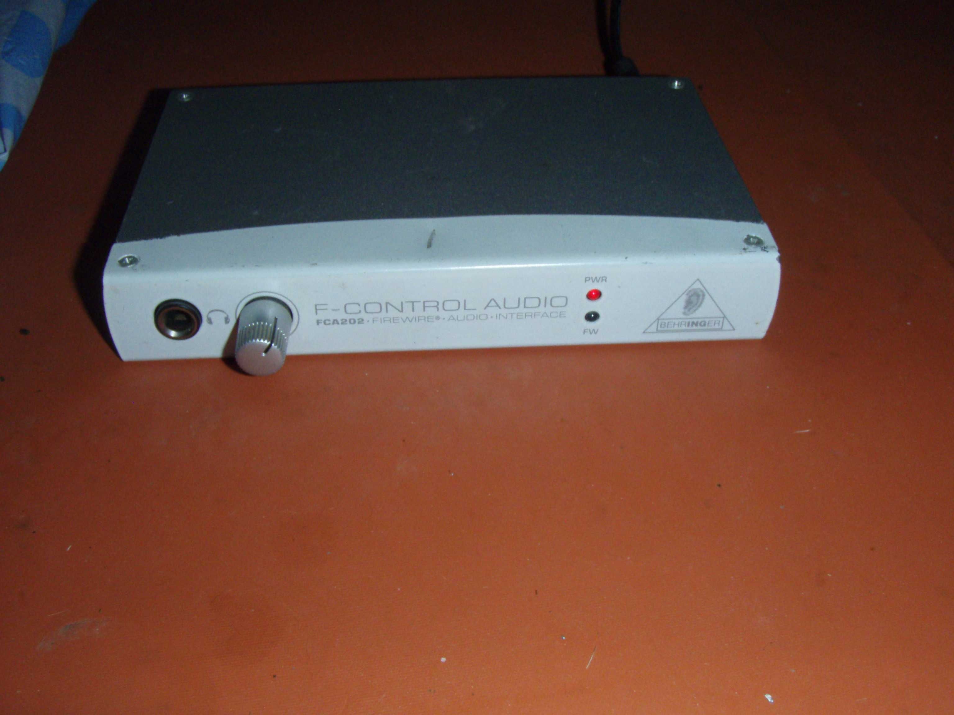 Interfata audio firewire Behringer FCA202