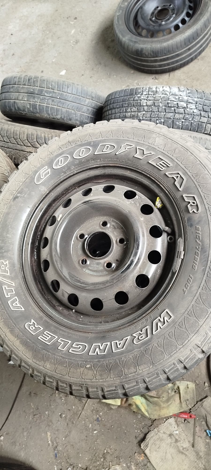 Джанти с гуми за джип Hyundai и Kia 15"