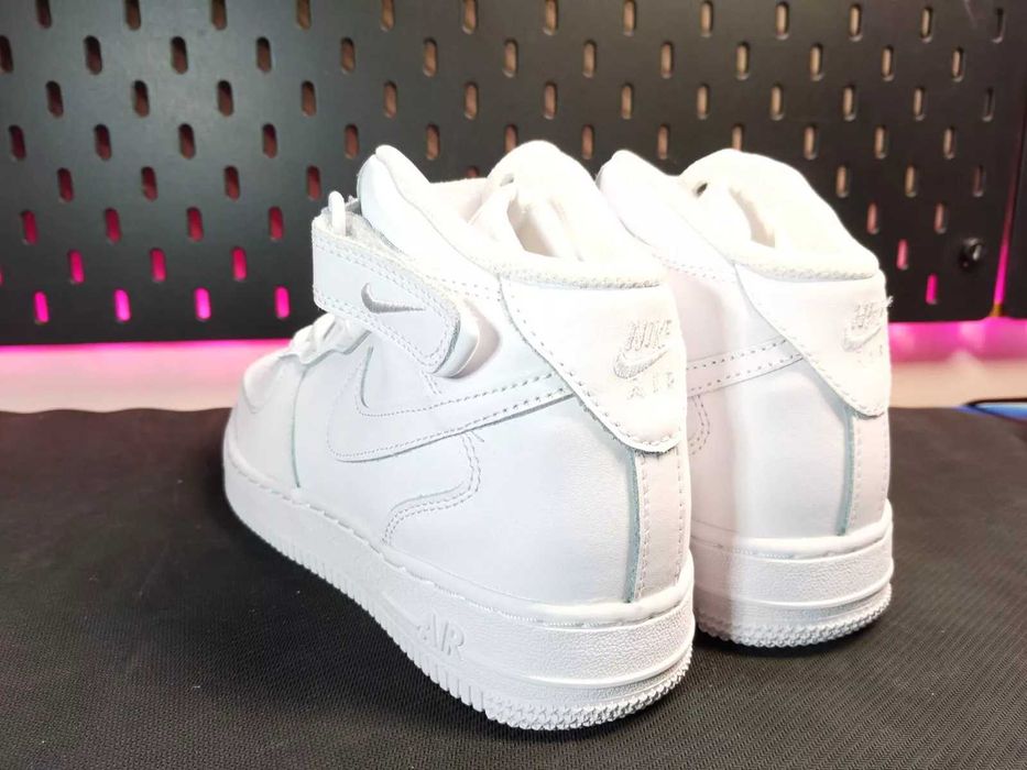 Air Force 1 Mid Triple White Nike Adidasi Sneakers