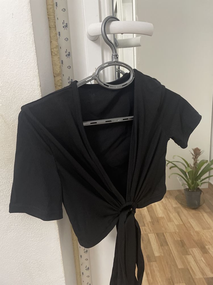 crop top negru marimea 34 XS