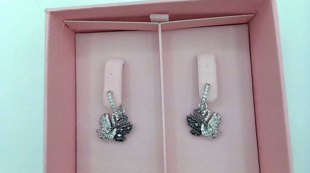 Cercei Swarovski Swan / Lebădă – noi, în cutie