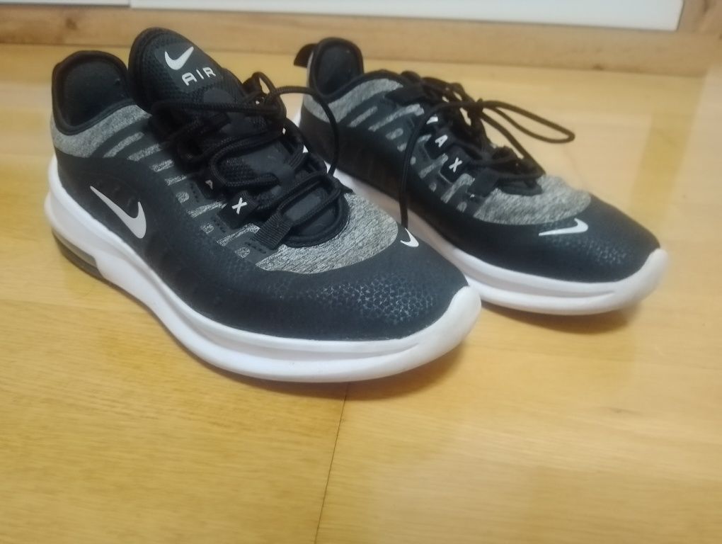 Încălțăminte sport Nike pentru copii.