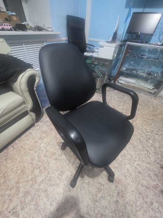 Кресло стулья офисные